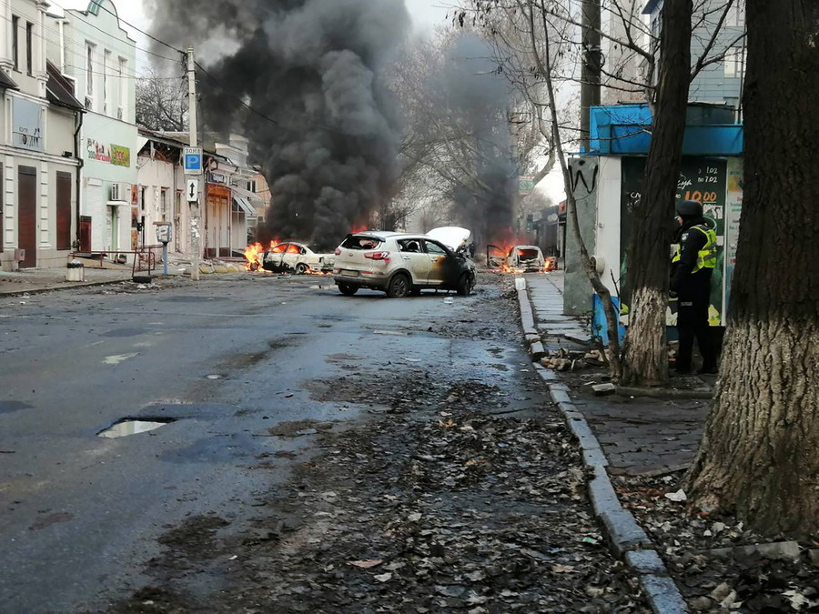 Πολύνεκρος βομβαρδισμός στην Χερσώνα – Αλληλοκατηγορούνται Ρώσοι και Ουκρανοί