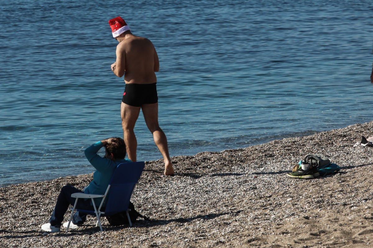 Στις παραλίες οι Αθηναίοι – Ο πιο ζεστός Δεκέμβριος τα τελευταία 50 χρόνια