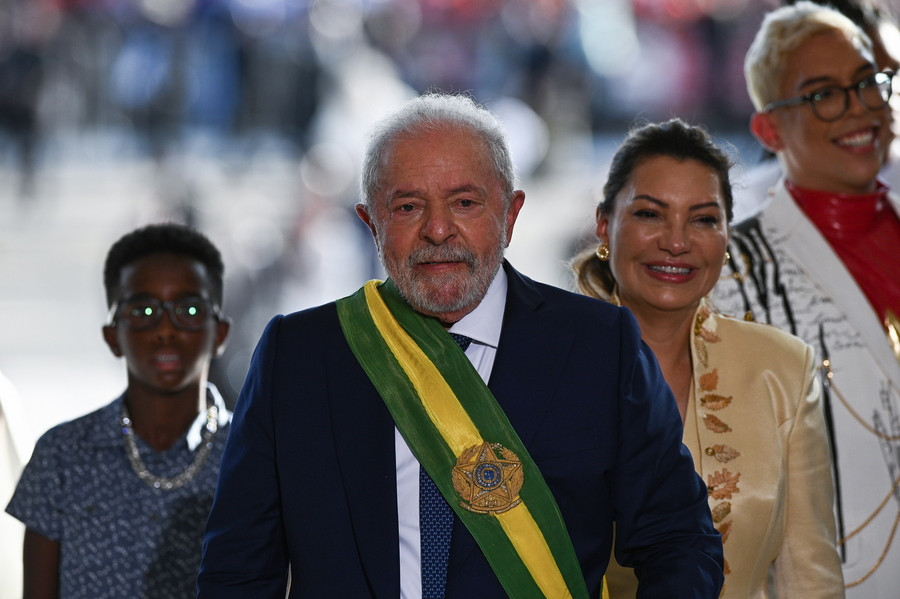 Τα πρώτα μέτρα του Λούλα: Αμαζόνιος, οπλοκατοχή, μισθοί, ιδιωτικοποιήσεις