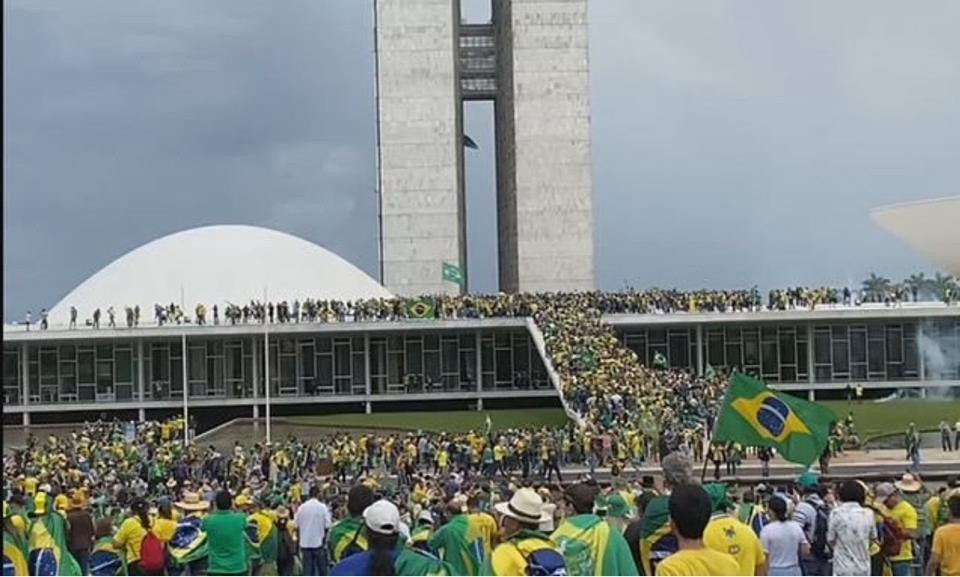 Βραζιλία: Εισβολή υποστηρικτών του Μπολσονάρο στο Κογκρέσο [Βίντεο]
