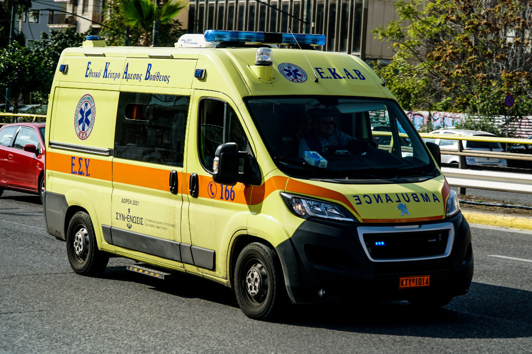 Βούλα: 59χρονη παρέσυρε με το αυτοκίνητο 15χρονη – Στο νοσοκομείο Παίδων μεταφέρθηκε το κορίτσι