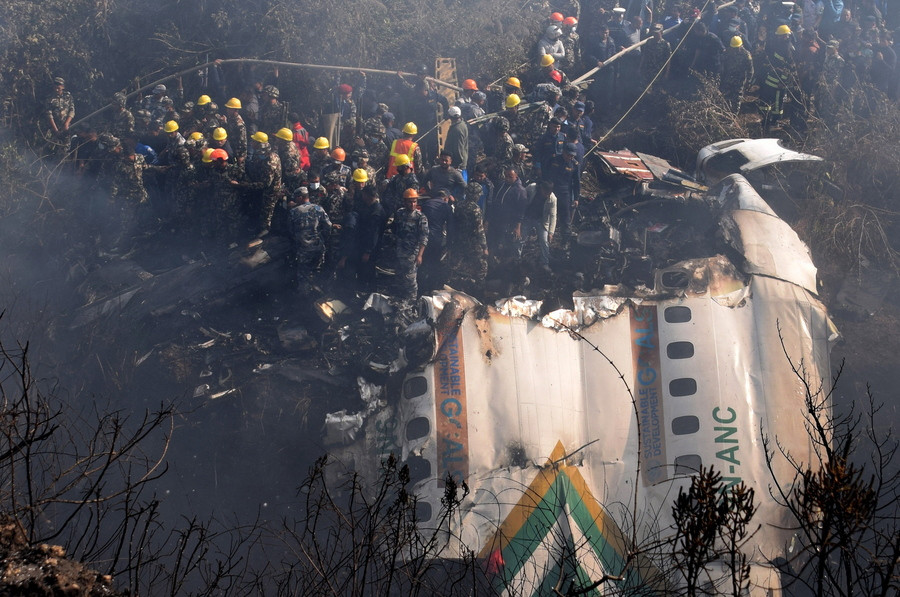 Εθνικό πένθος στο Νεπάλ μετά τη συντριβή αεροσκάφους με δεκάδες νεκρούς