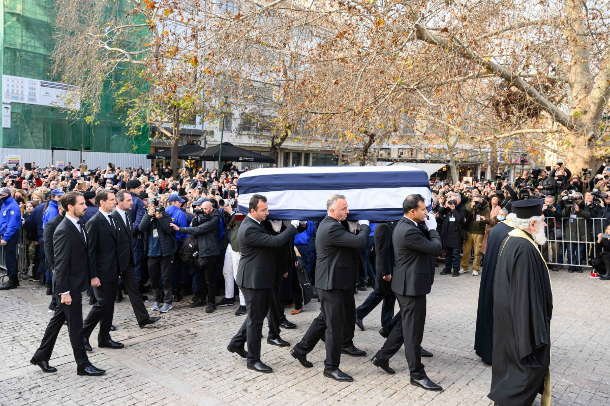 Σε εξέλιξη η τελετή για την κηδεία του Κωνσταντίνου Γλύξμπουργκ – Live εικόνα