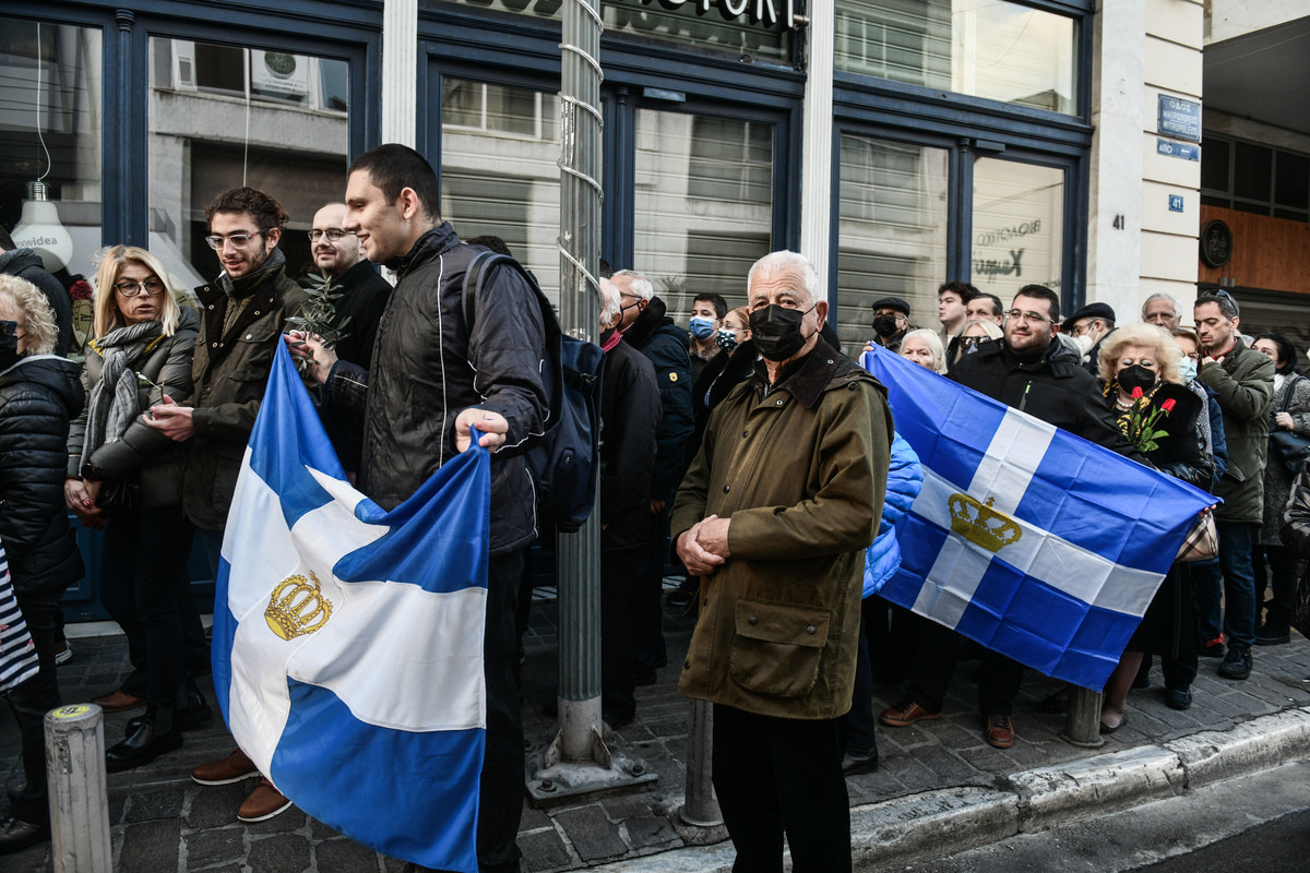 ΣΥΡΙΖΑ για κηδεία Γλύξμπουργκ: Ο Μητσοτάκης υποκλίθηκε κανονικότατα στην έκπτωτη βασιλεία