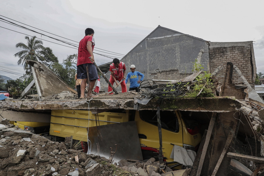 Ινδονησία: Σεισμός 7 ρίχτερ στα ανοιχτά της χώρας – Προειδοποίηση για τσουνάμι