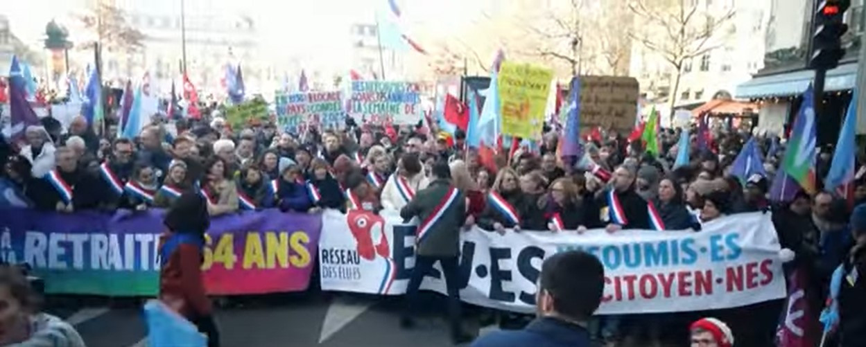 Γαλλία: Μαζική διαδήλωση στο Παρίσι κατά της μεταρρύθμισης του συνταξιοδοτικού [Βίντεο]