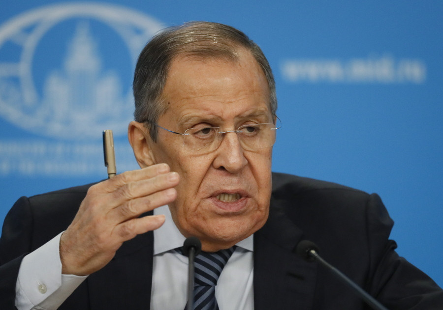 Λαβρόφ: «Η Δύση διεξάγει αληθινό πόλεμο κατά της Ρωσίας στην Ουκρανία»