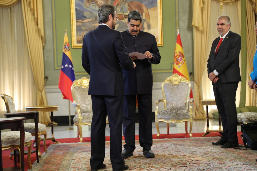 Η Ισπανία έστειλε πάλι πρέσβη στη Βενεζουέλα