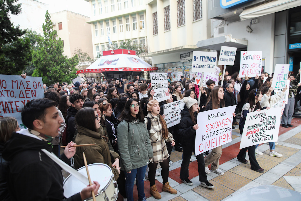 Νέα Σμύρνη: Σχολεία απειλούνται με έξωση – Συγκέντρωση διαμαρτυρίας [Βίντεο]