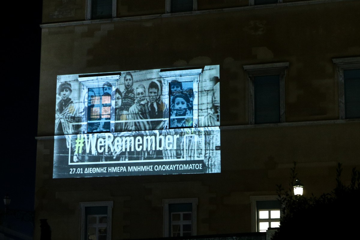 Φωταγώγηση της Βουλής για τη Διεθνή Ημέρα Μνήμης των Θυμάτων του Ολοκαυτώματος [Φώτο και βίντεο]