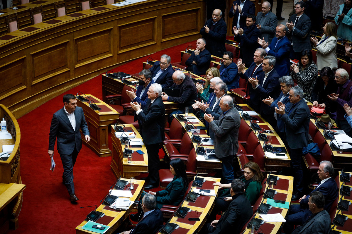 Τα διλήμματα στον ΣΥΡΙΖΑ μετά την πρόταση δυσπιστίας