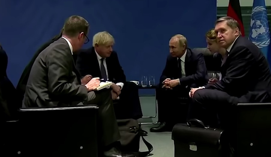 «Μ’ έναν πύραυλο, ένα λεπτό θα πάρει»: Ο Τζόνσον αφηγείται πώς «τον απείλησε» ο Πούτιν