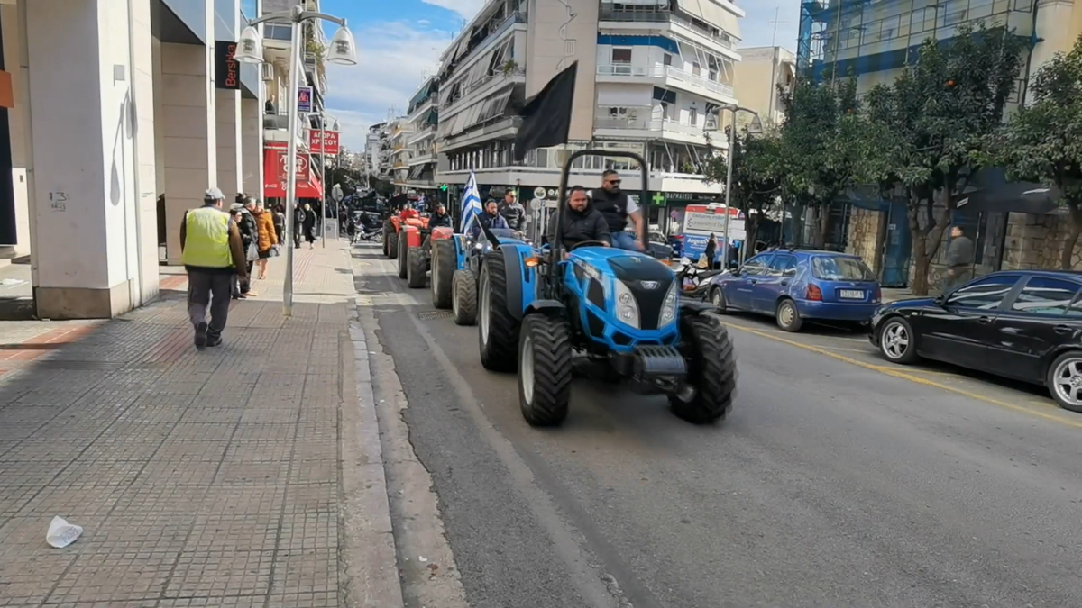 Κινητοποιήσεις αγροτών: Γέμισε τρακτέρ το κέντρο της Λαμίας