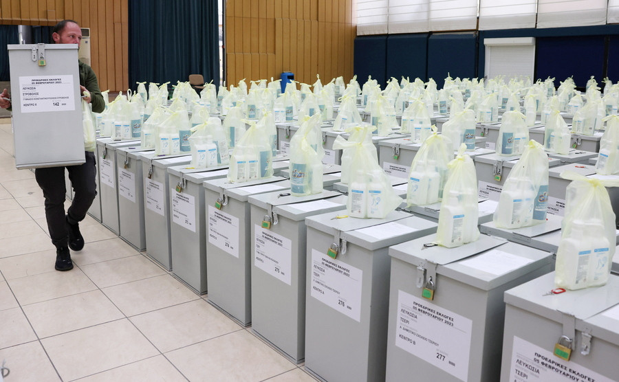 Προεδρικές εκλογές στην Κύπρο: Χωρίς προβλήματα η ψηφοφορία – Στις 21:00 τα πρώτα αποτελέσματα