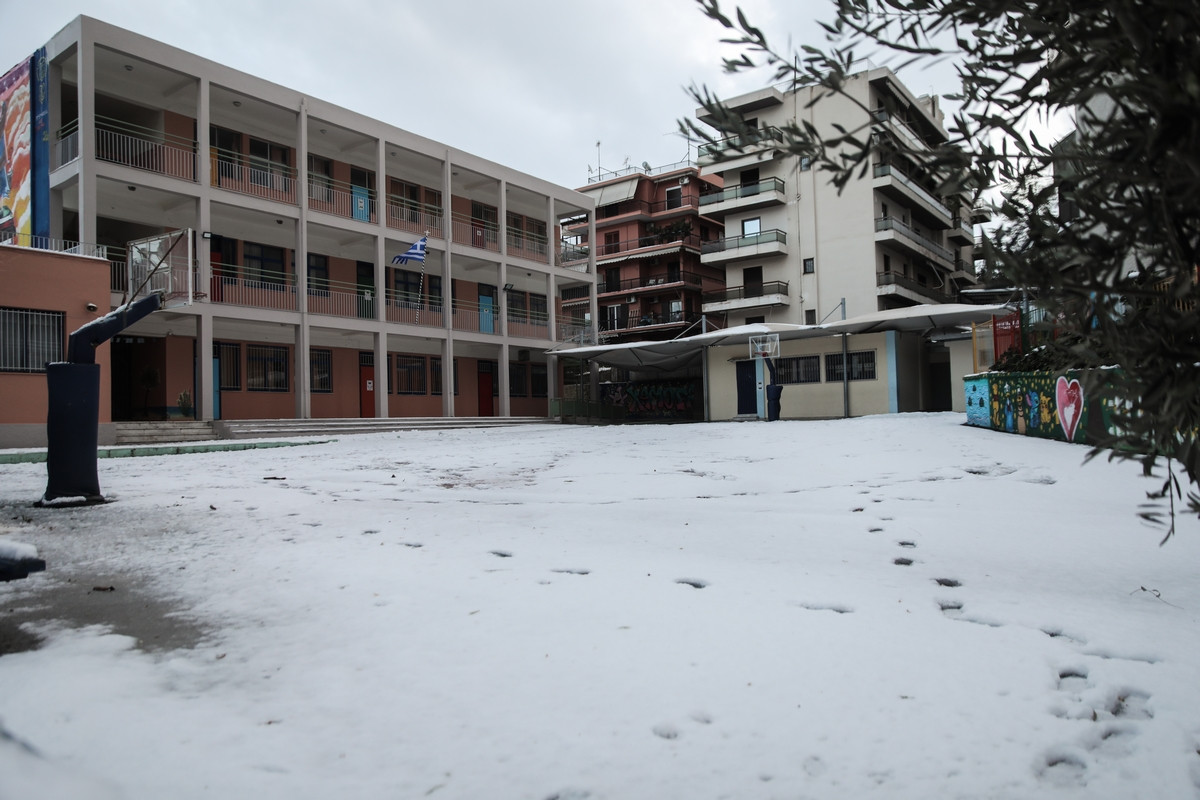 Κακοκαιρία Barbara: Ποια σχολεία θα είναι κλειστά την Τρίτη στην Αττική
