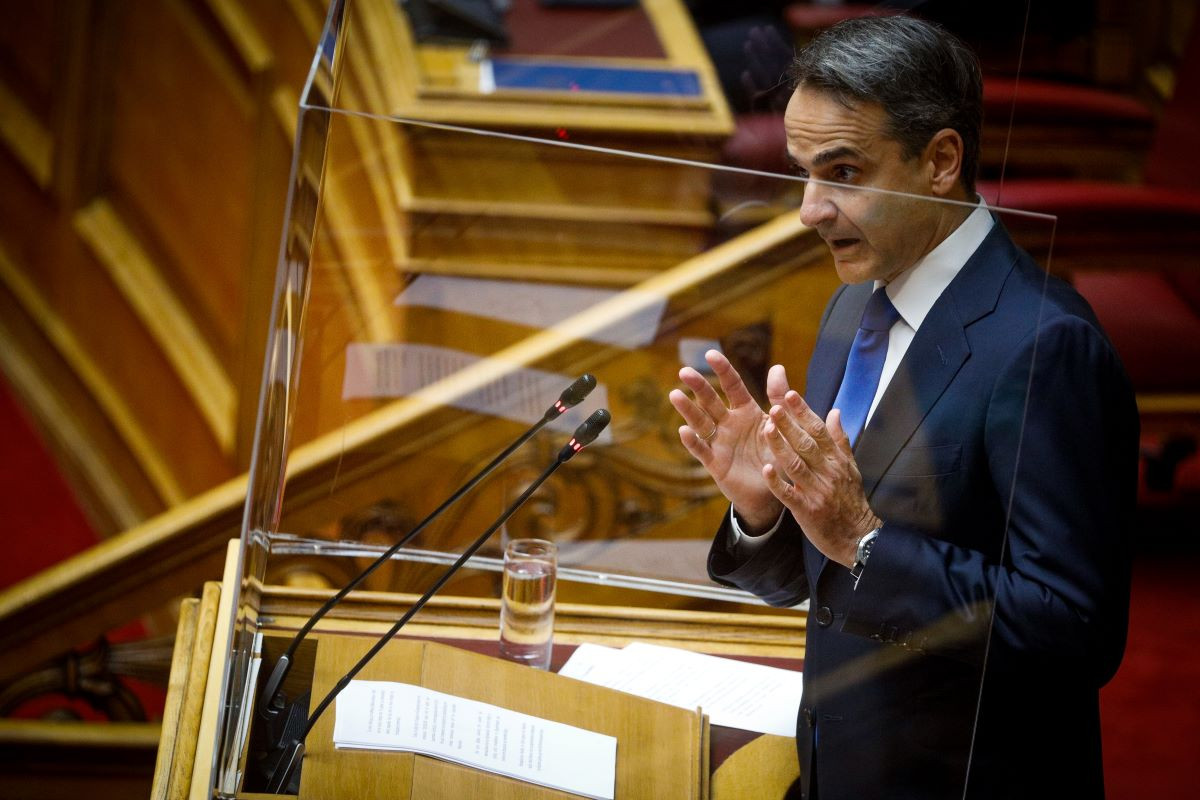Στην Βουλή ο Μητσοτάκης για το νομοσχέδιο του υπουργείου Άμυνας