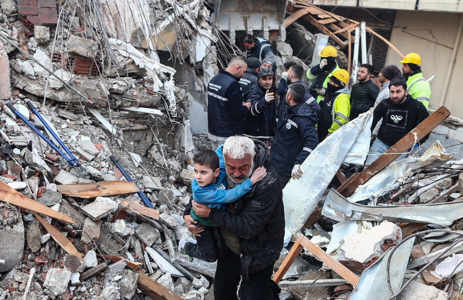 Σεισμός σε Τουρκία και Συρία: Συγκλονιστικές οι διασώσεις δυόμιση μέρες μετά [Βίντεο]