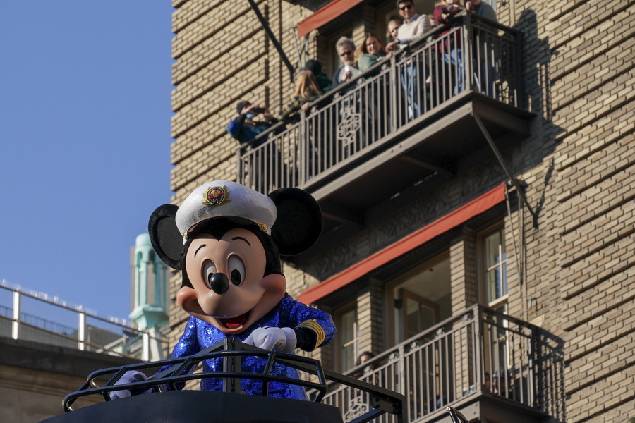 Η Disney ανακοινώνει 7.000 απολύσεις