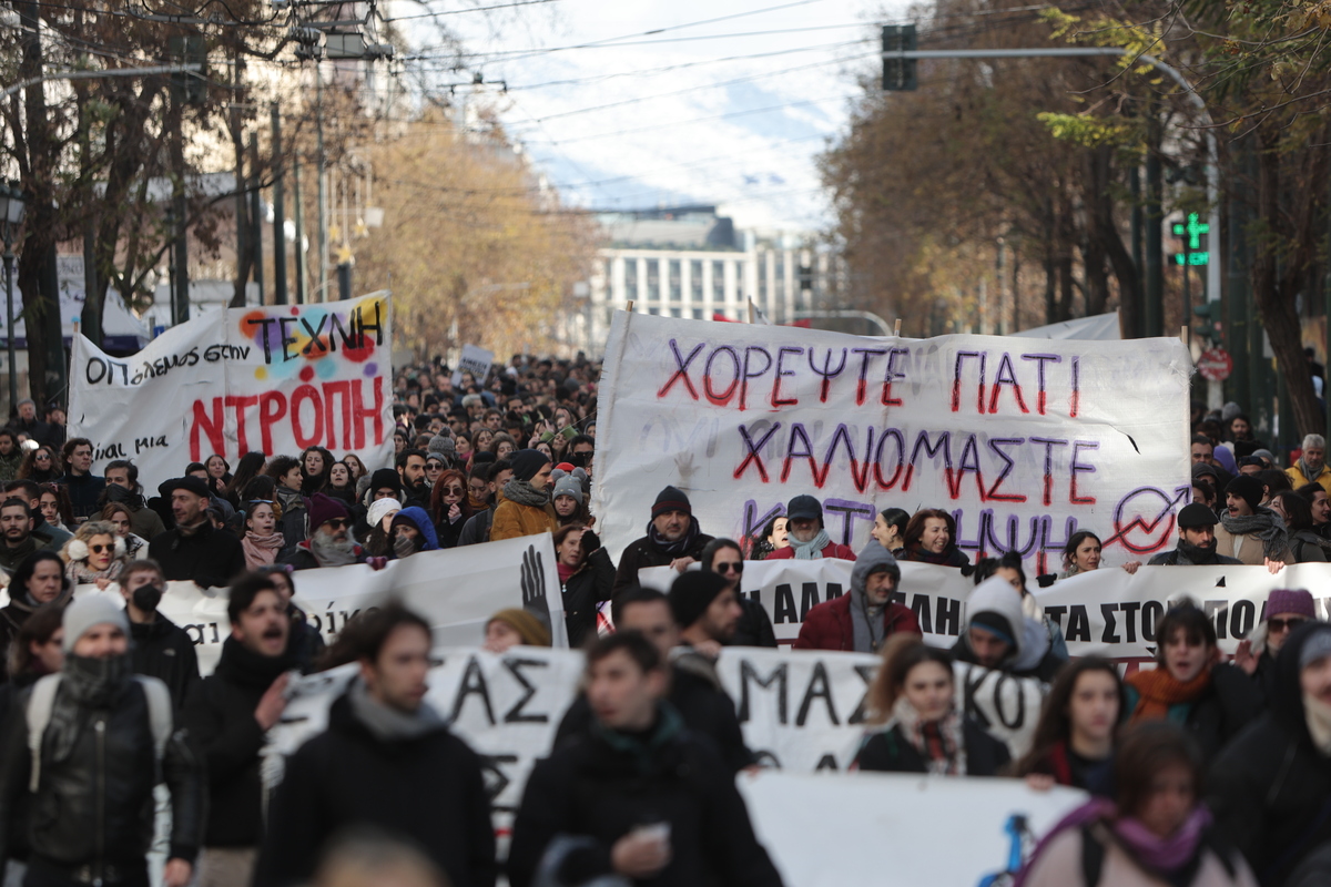 ΣΥΡΙΖΑ: «Χυδαία προσπάθεια Μητσοτάκη να εμφανίσει τους καλλιτέχνες ως ανόητους»