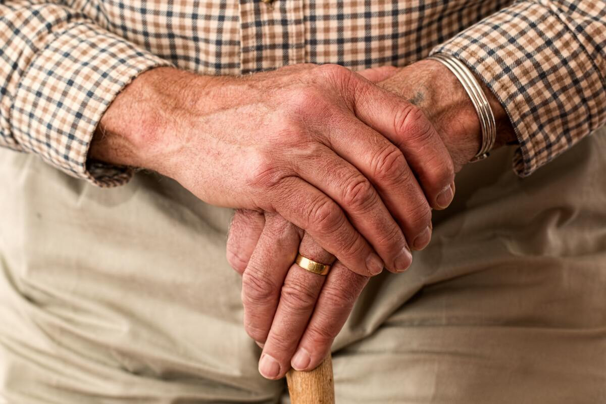 Ηλικιωμένοι βρέθηκαν κλειδωμένοι και εγκαταλελειμμένοι σε γηροκομείο στον Κορυδαλλό