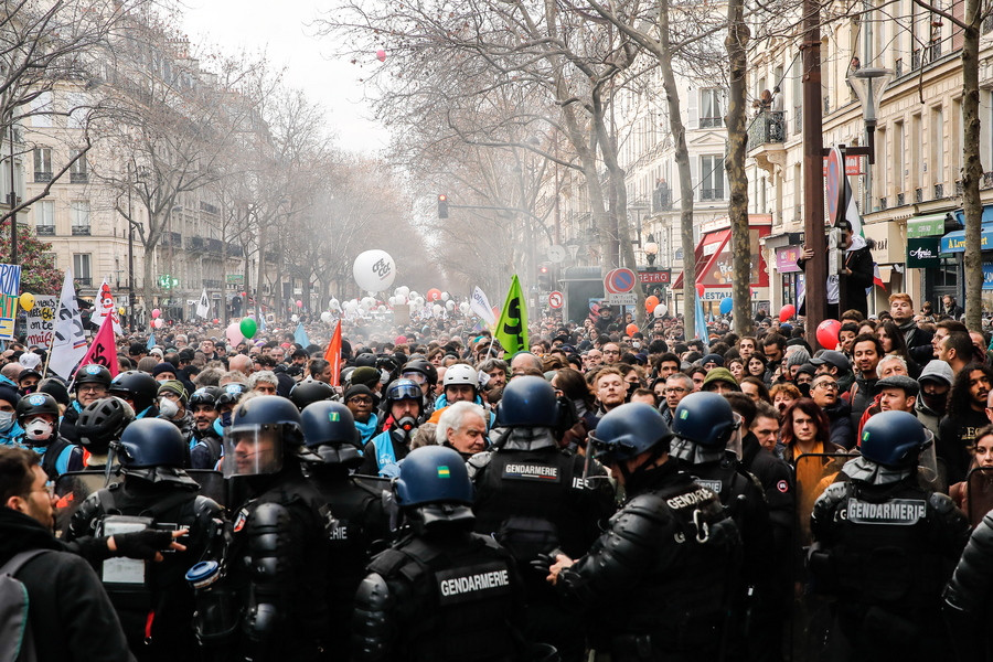 Γαλλία: Απεργιακό «κύμα» για τέταρτη μέρα ενάντια στο συνταξιοδοτικό