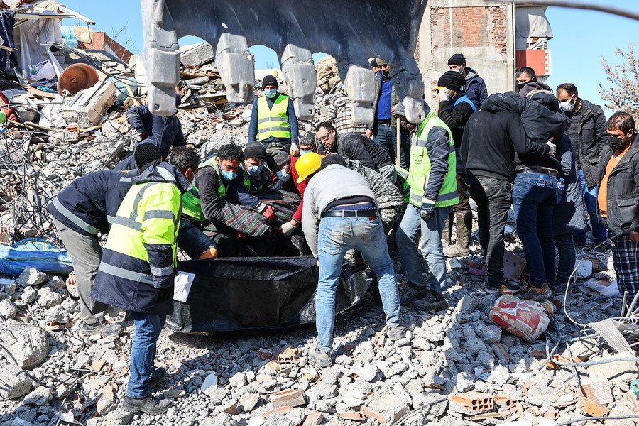 Σεισμός στην Τουρκία: Άκαρπες οι έρευνες της ΕΜΑΚ – Δεν βρέθηκε ίχνος ζωής από την 24χρονη