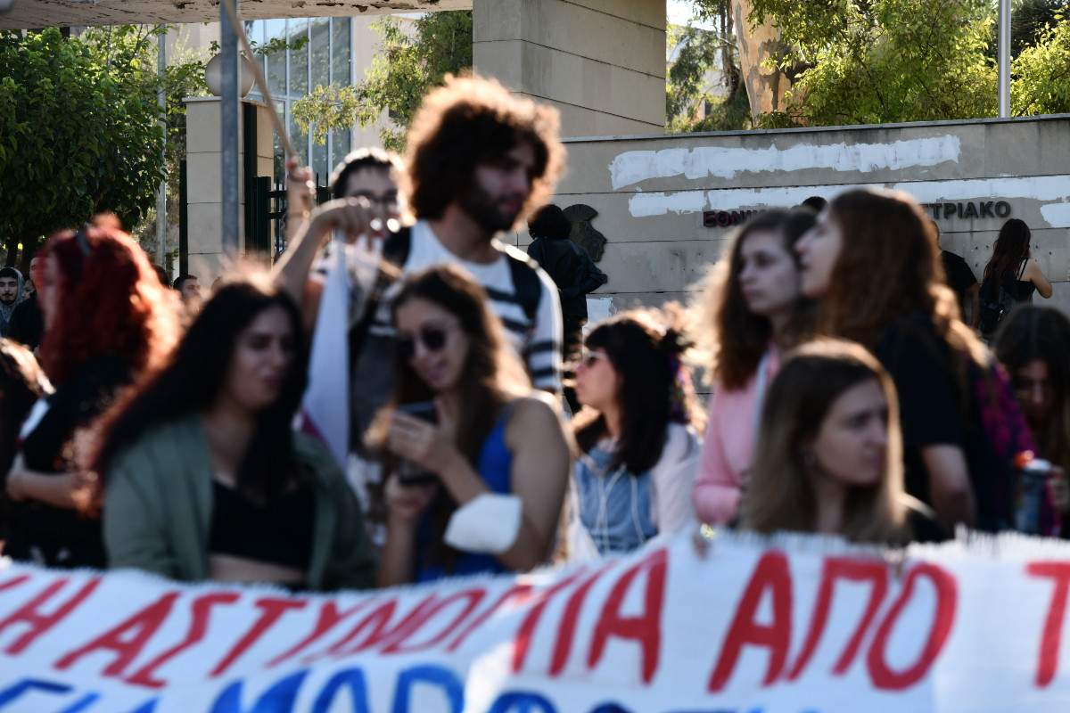 Δημοσκόπηση Palmos Analysis: Προβάδισμα έξι μονάδων του ΣΥΡΙΖΑ στις ηλικίες 17 – 34