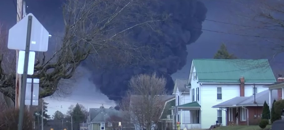 Οχάιο: Υγειονομική βόμβα τα χημικά από το εκτροχιασμένο τρένο