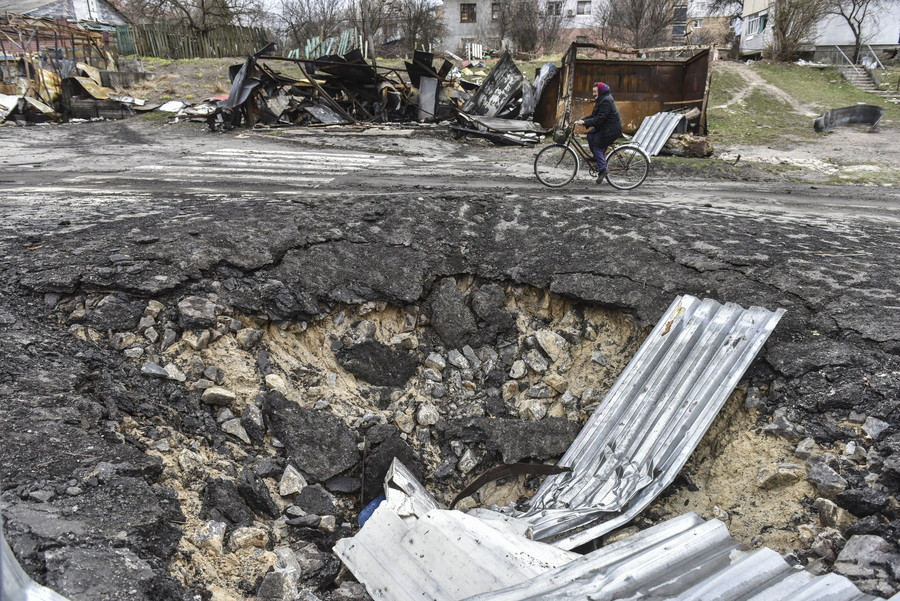 Ουκρανία: Νεκροί και τραυματίες από βομβαρδισμό κοντά στη Χερσώνα