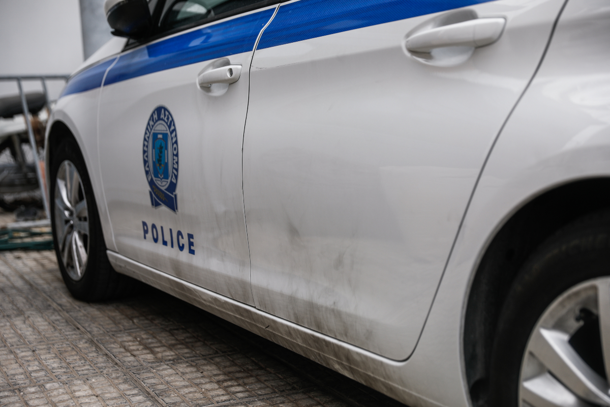 Σύλληψη γνωστού τράπερ στη Ν. Φιλαδέλφεια για παράνομη οπλοφορία και κατοχή ναρκωτικών