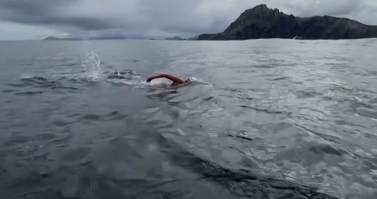 Η Μπάρμπαρα Ερνάντεζ κολύμπησε 2,5 χλμ στην Ανταρκτική, για να «σώσει» τους ωκεανούς