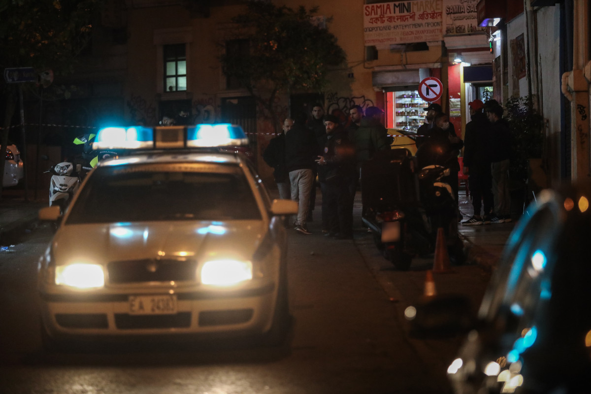 Ελευσίνα: Πυροβολισμοί με καλάσνικοφ σε κεντρικό δρόμο – Ζημιές σε δύο σπίτια