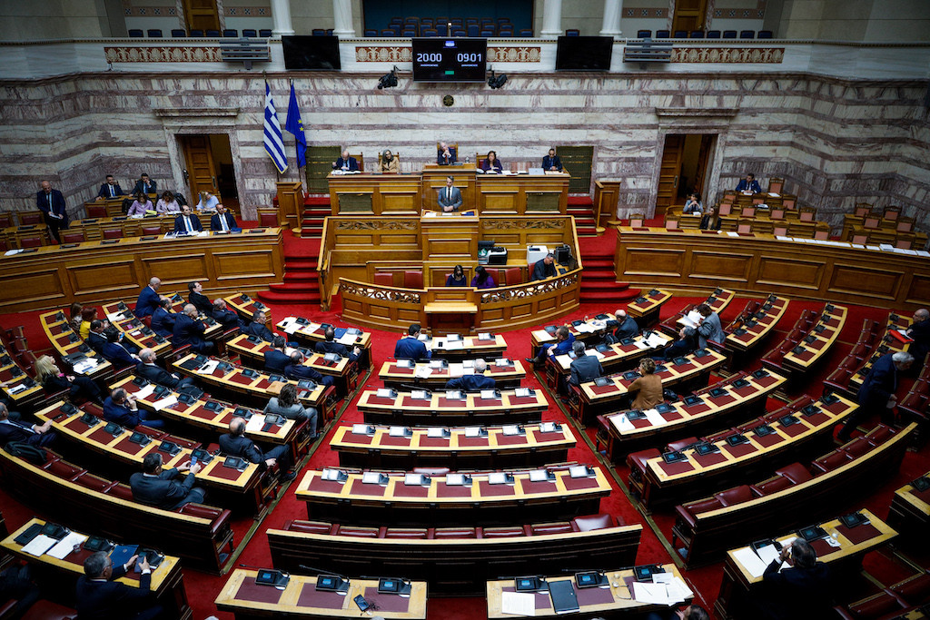 Βουλή: Υπερψηφίστηκε η τροπολογία για τον εξωδικαστικό μηχανισμό