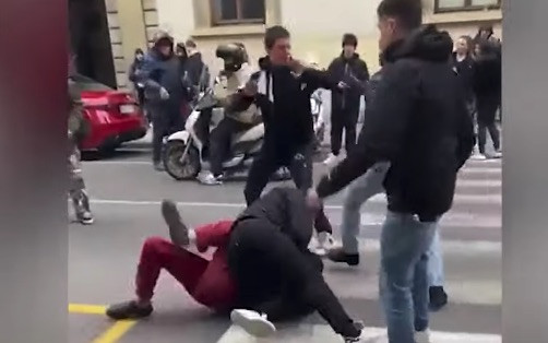 Ιταλία: Αναβίωση της μεσοπολεμικής φασιστικής βίας – Επίθεση ακροδεξιών σε μαθητές έξω από λύκειο