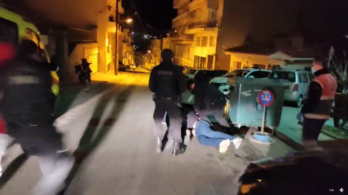 Καστοριά: Βίαιη έξωση ιδιοκτήτη ξενοδοχείου – Εικόνες ντροπής