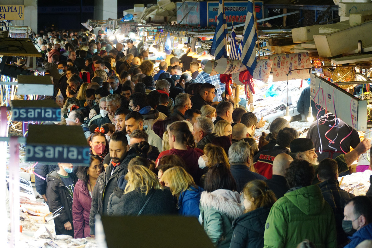 Καθαρά Δευτέρα: Πώς λειτουργούν Βαρβάκειος, λαϊκές αγορές και καταστήματα τροφίμων