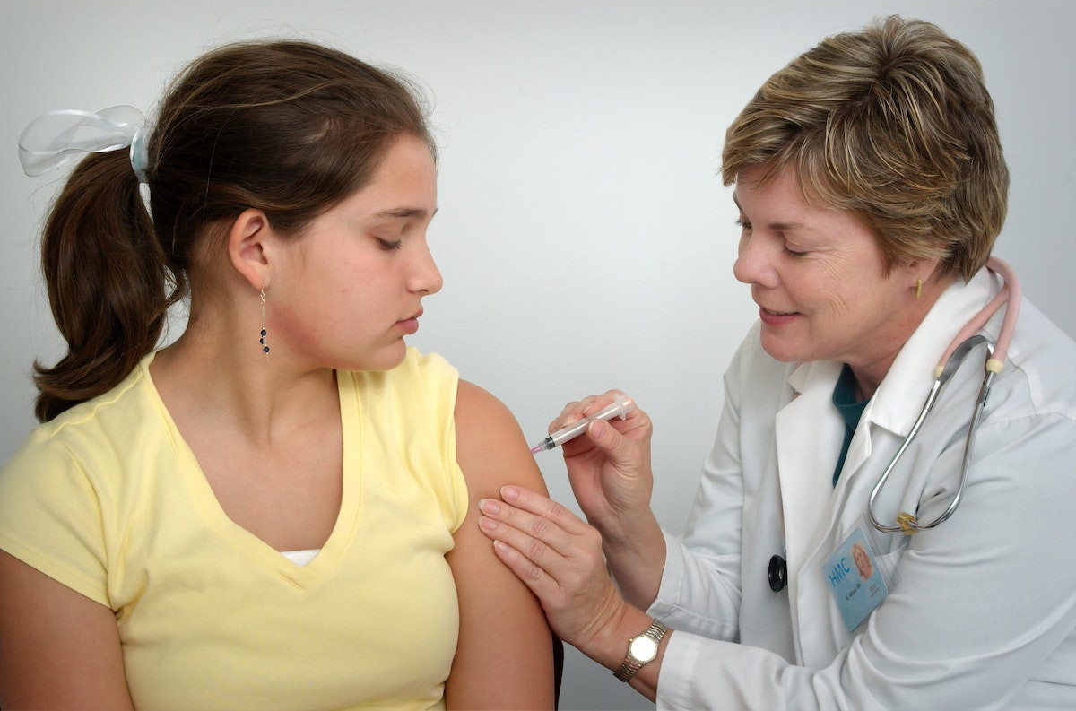 Γαλλία: Δωρεάν εμβολιασμό των εφήβων κατά του HPV ανακοίνωσε ο Μακρόν