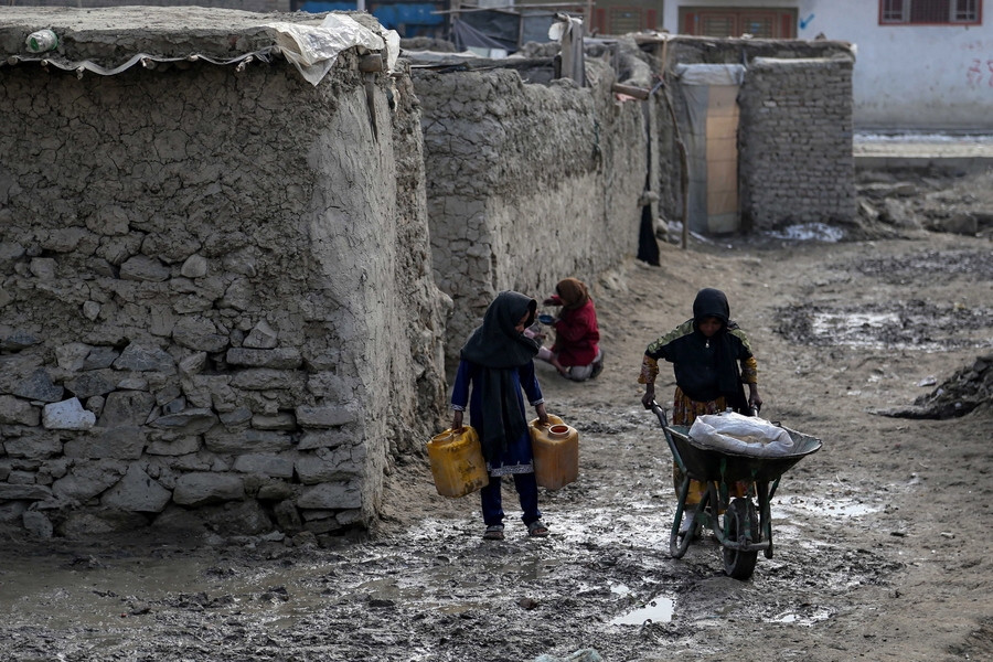 Αφγανιστάν: Παιδιά πεθαίνουν από το κρύο, ζώα λιμοκτονούν