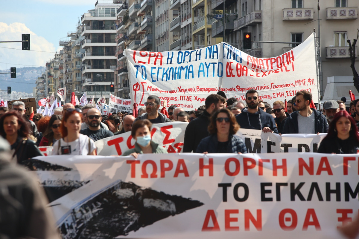 Θεσσαλονίκη: Μεγαλειώδης πορεία για την τραγωδία στα Τέμπη [Βίντεο + Φωτο]