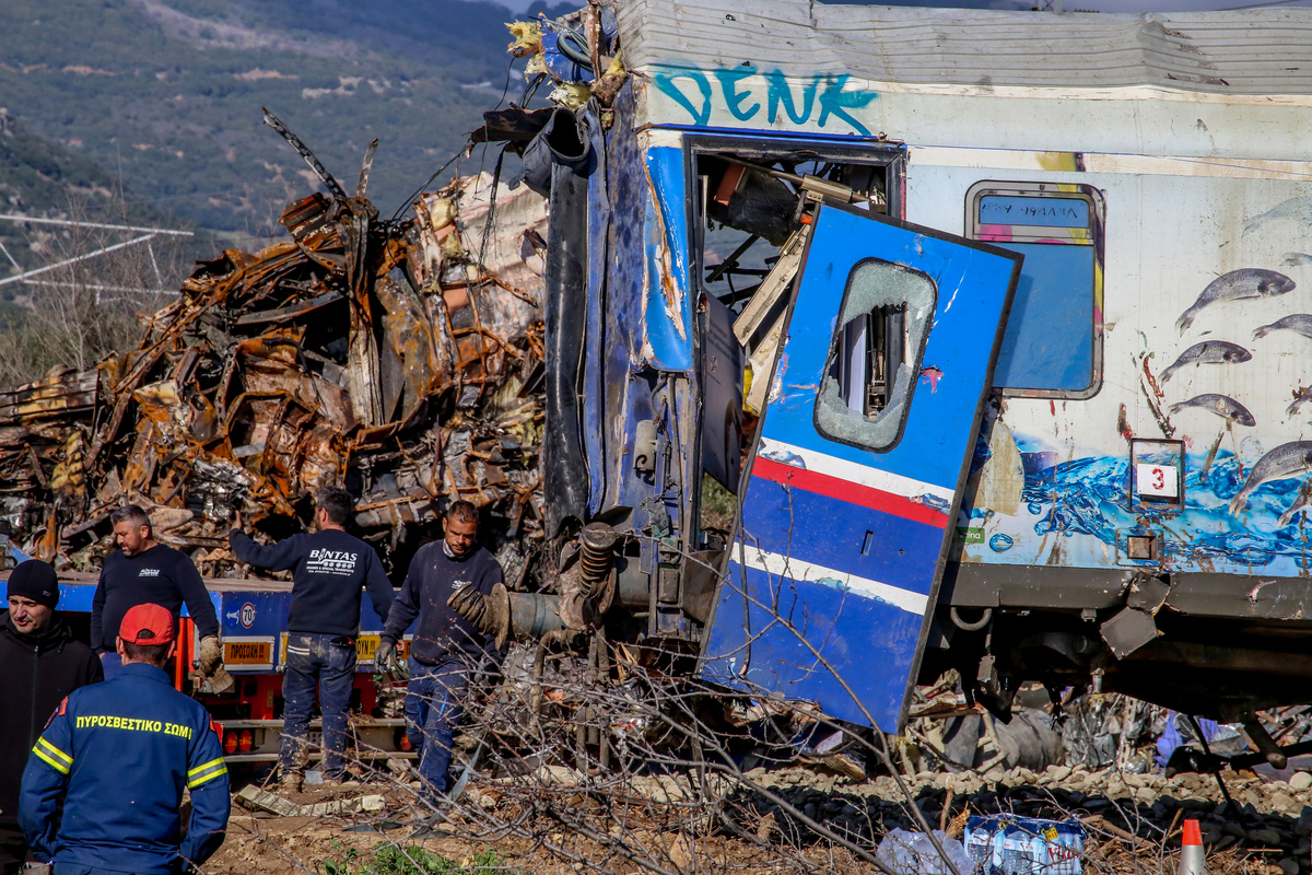 Έγκλημα στα Τέμπη: Ποινική δίωξη κατά επιθεωρητή του ΟΣΕ και δύο σταθμαρχών