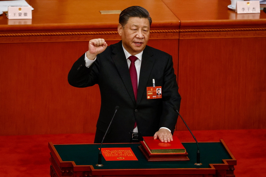 Σι Τζινπίνγκ: Τρίτη θητεία στην προεδρία για τον ισχυρότερο ηγέτη της Κίνας