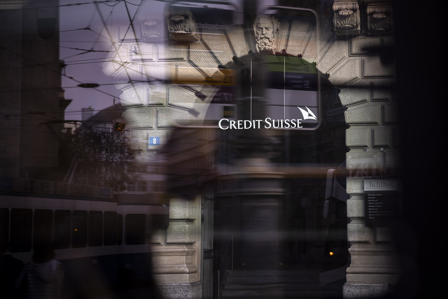 Credit Suisse: Ανακάμπτουν οι αγορές μετά το «σωσίβιο» 50 δισ. – Συνεδριάζει η ΕΚΤ για τα επιτόκια