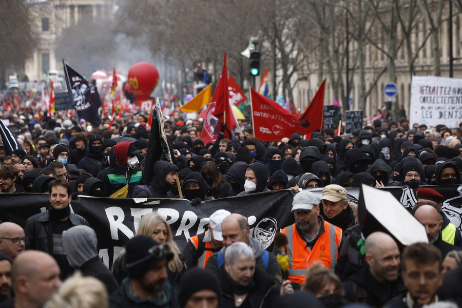 Γαλλία: Η Γερουσία υπερψήφισε την αύξηση του ορίου συνταξιοδότησης – Δεν υποχωρούν τα συνδικάτα