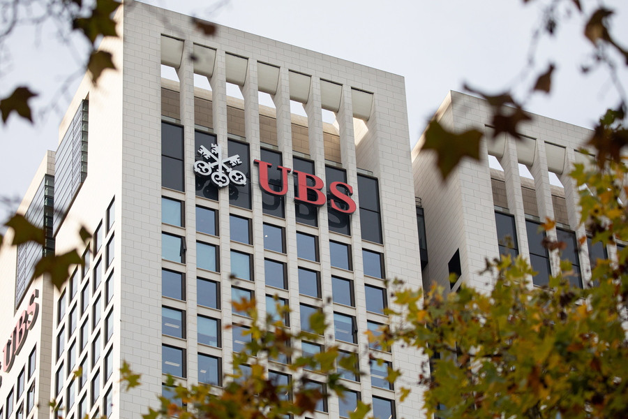Τραπεζική κρίση: Η UBS προσφέρεται να εξαγοράσει την Credit Suisse για να αποφευχθεί ο πανικός