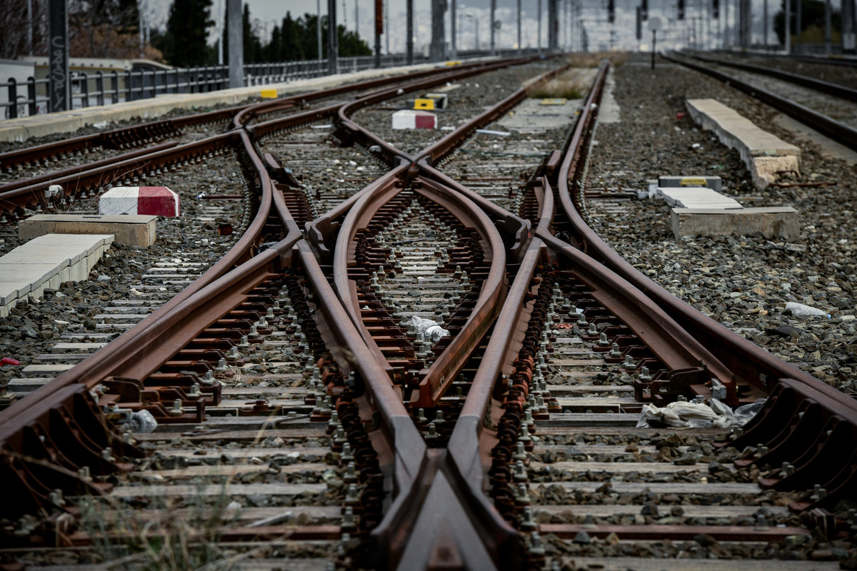 Εργαζόμενοι ΟΣΕ: Αυτά τα προβλήματα πρέπει να επιλυθούν για να επαναλειτουργήσουν οι σιδηρόδρομοι