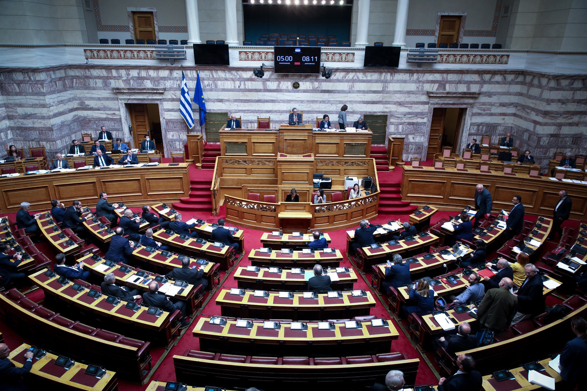 Βουλή: ΚΚΕ και ΠΑΣΟΚ ζήτησαν ονομαστική ψηφοφορία για το νερό