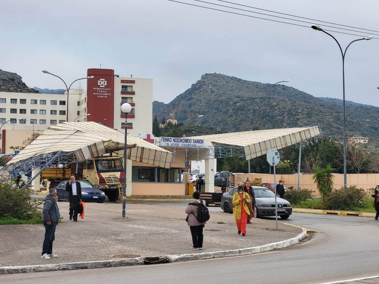 Χανιά: Φορτηγό γκρέμισε την πύλη του νοσοκομείου