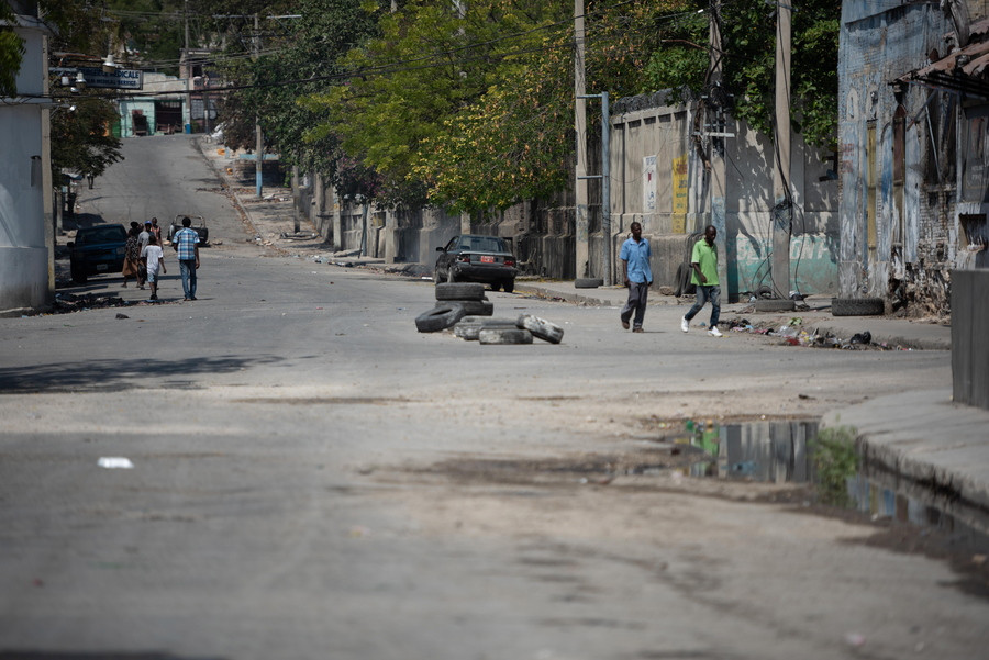 Αϊτή: «Τσουνάμι» βίας με εκατοντάδες νεκρούς και απαχθέντες στο φόντο της πείνας