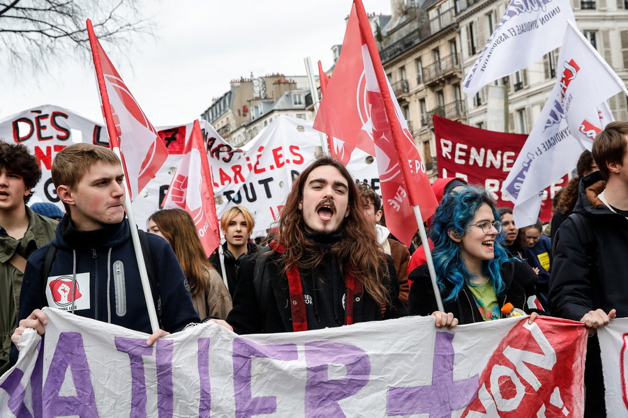 Γαλλία: Διαδηλώσεις και για το νερό με συγκρούσεις και δεκάδες τραυματίες