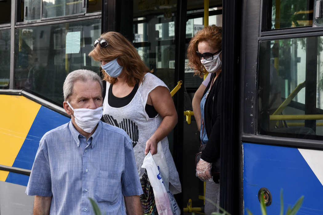 Κοροναϊός: Τέλος κι επίσημα οι μάσκες στα Μέσα Μαζικής Μεταφοράς – Ποια μέτρα συνεχίζουν να ισχύουν